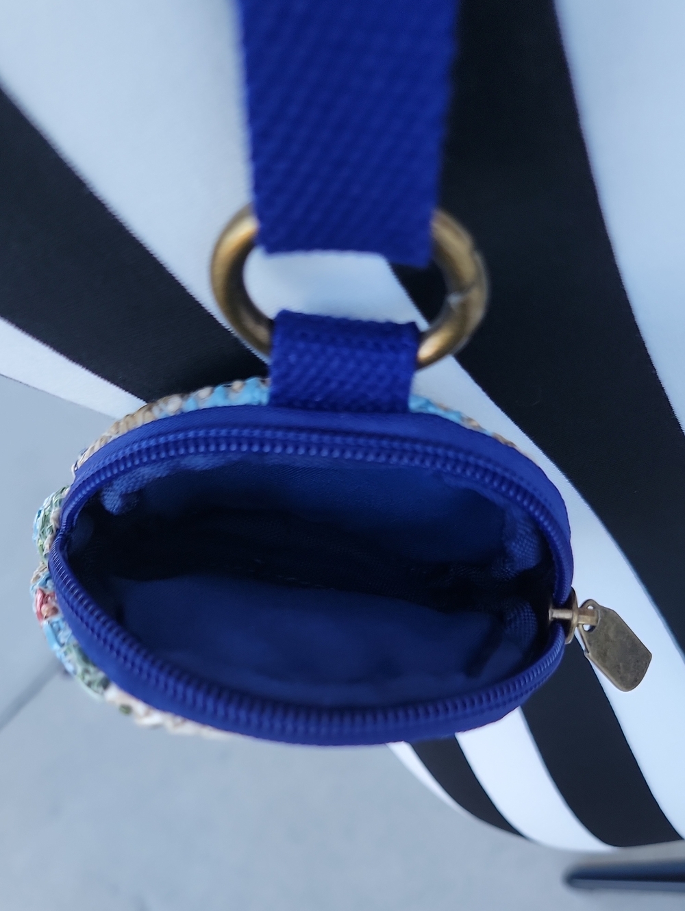 Sun N Sand Alessia | Poly Straw Small Crossbody Bag - Picture 6 of 10